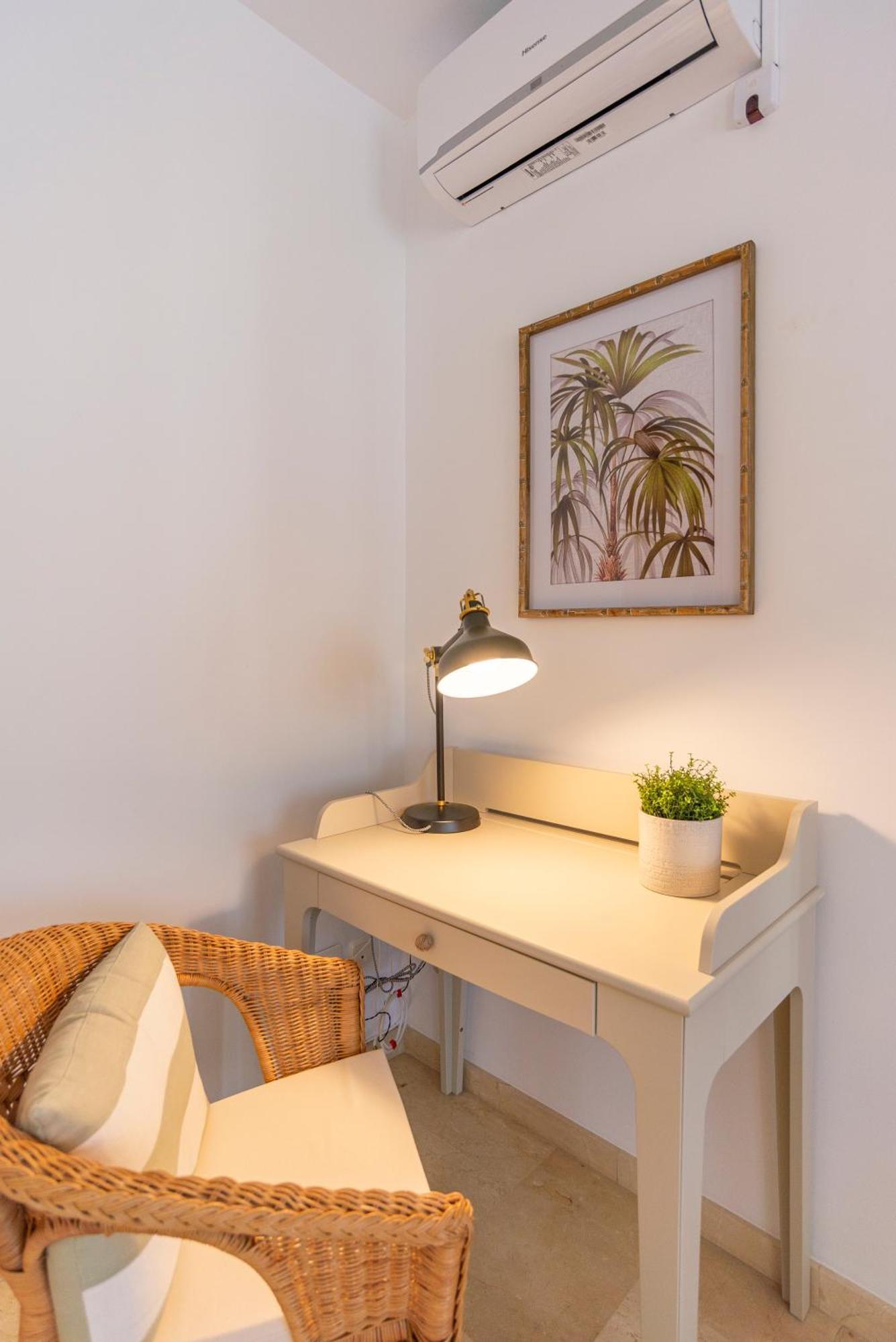 Apartment & Pool In Malaga City Center Kültér fotó