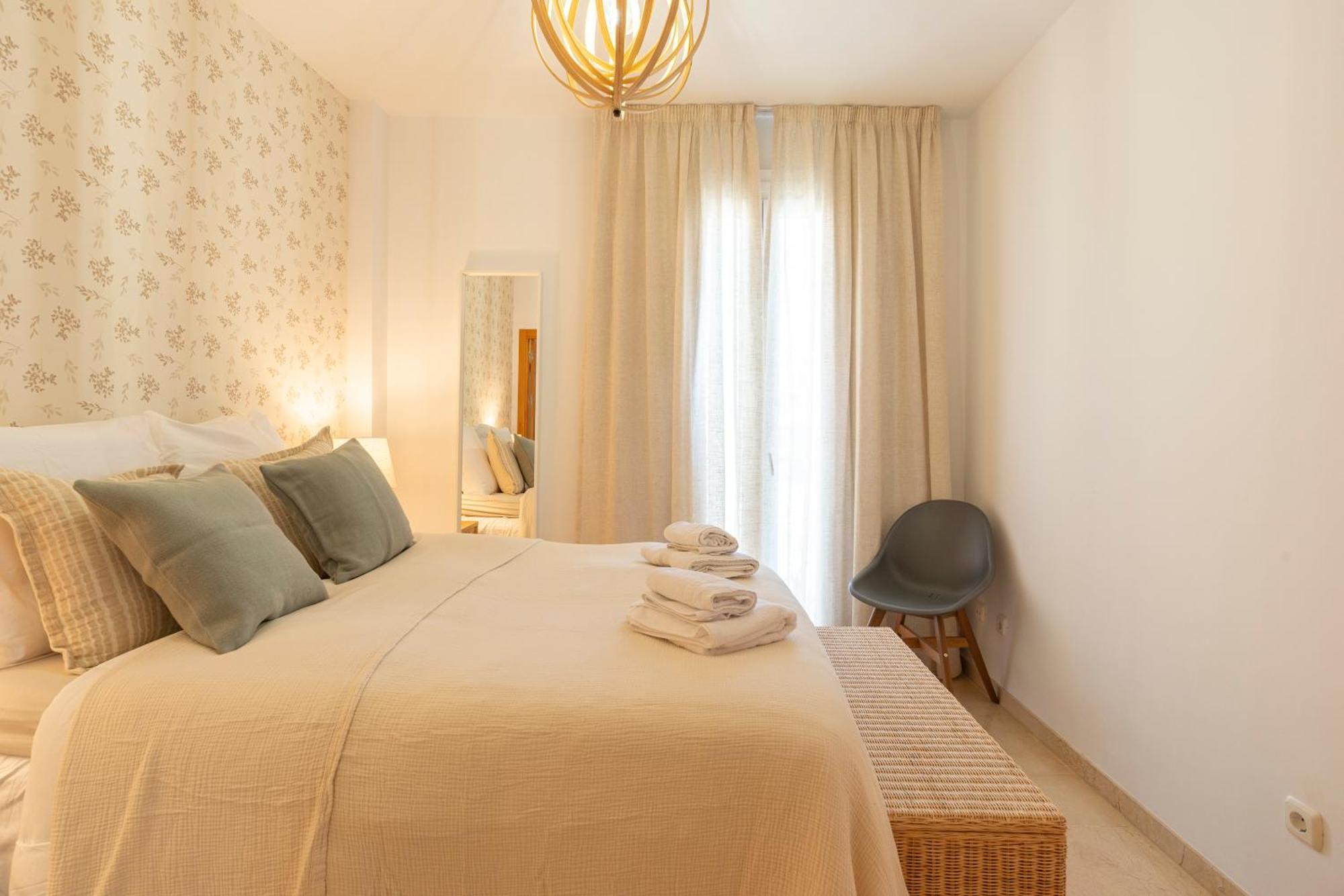 Apartment & Pool In Malaga City Center Kültér fotó