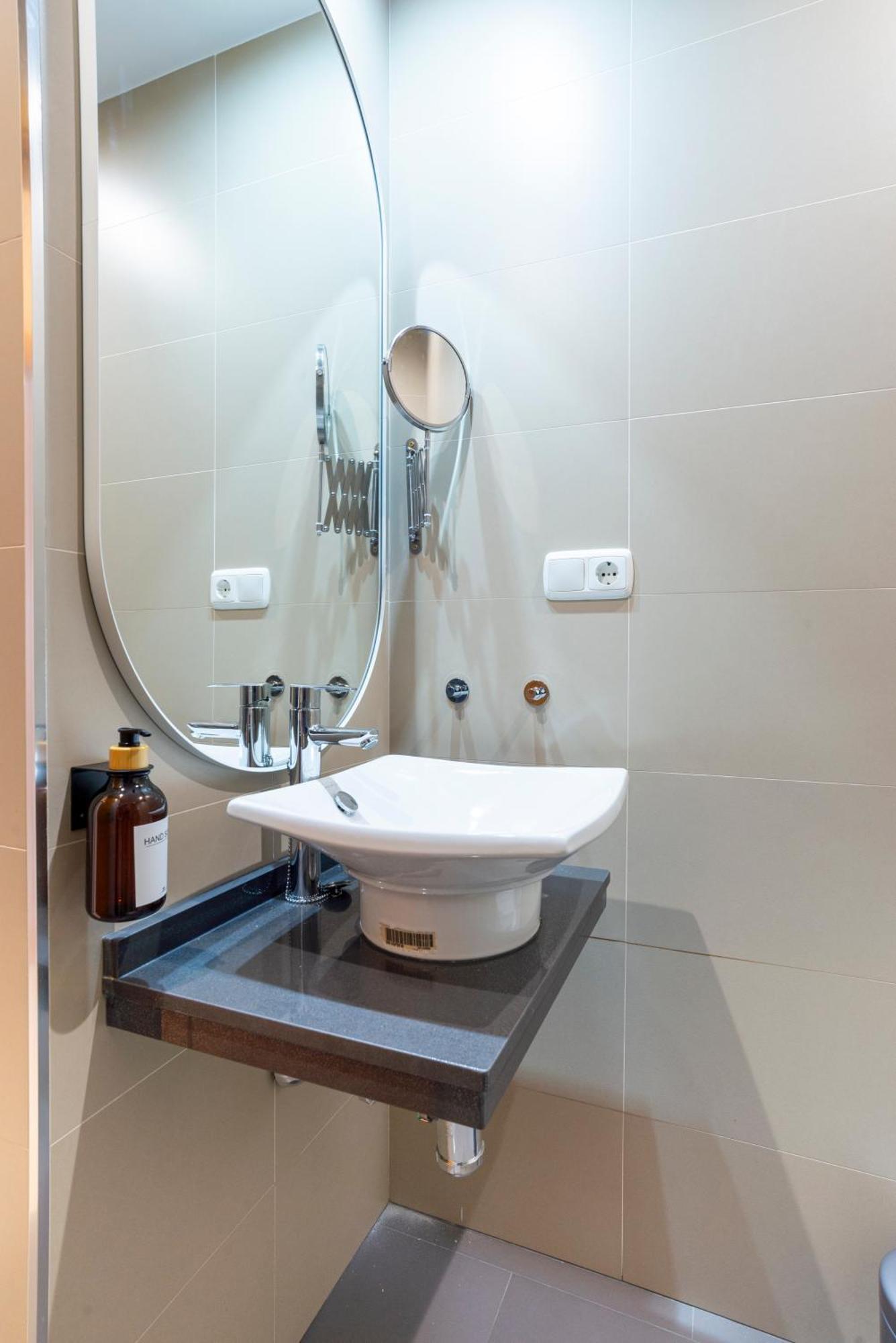 Apartment & Pool In Malaga City Center Kültér fotó